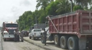 Policía municipal muere en accidente al tratar de cobrar rodaje de camión de carga