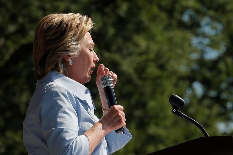 Obama y Bill Clinton hacen campaña a favor de una Hillary con problemas de salud