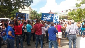 FAPROUASD y ASODEMU marchan hacia Palacio en demanda de recursos