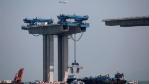 China concluye construcción del puente más alto del mundo