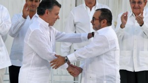 Colombianos en RD difieren sobre firma acuerdo de paz en su país