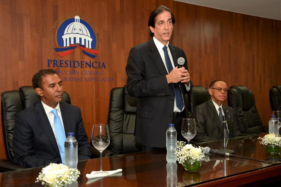 Ministro Montalvo posesiona a Domingo Contreras en DIGEPEP