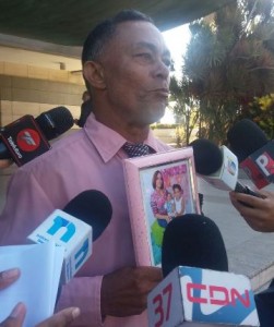 Padre de joven asesinada en Bonao denuncia estancamiento del caso