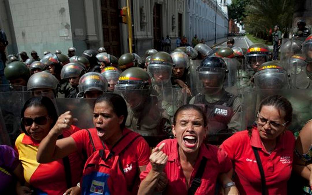 Cinco policías destituidos por agresión a embarazada en Venezuela