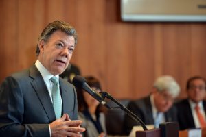 Santos pide a negociadores de paz con las Farc regresar a Colombia
