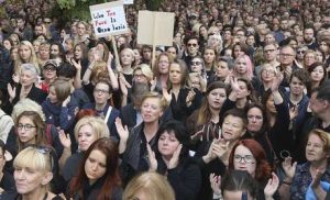 Polonia podría dar marcha atrás en estricta ley de aborto 