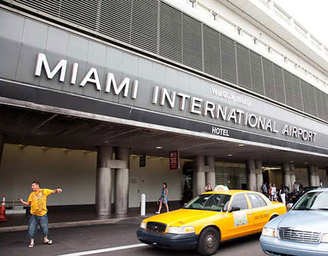 Dominicanos detenidos en Miami intentaban sacar $191,000 en efectivo