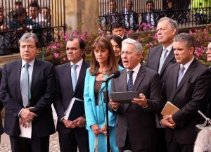 Cambios a acuerdo de paz entre Gobierno y FARC deben ser públicos, dice Uribe