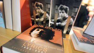 La página web de Bob Dylan reconoce su Nobel y después rectifica