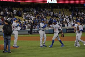 Cachorros vuelven a derrotar Dodgers y acarician Serie Mundial