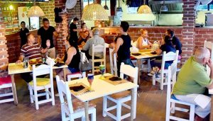 Cuba congela entrega de licencias para restaurantes privados