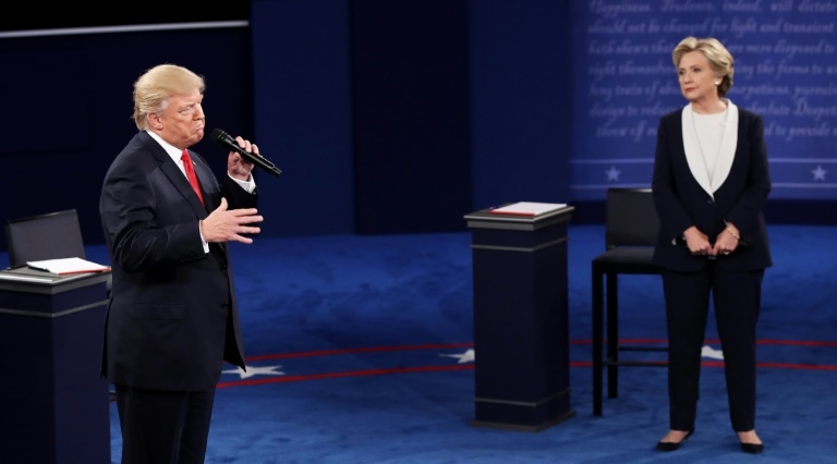 Clinton y Trump empiezan segundo debate de campaña sin apretón de manos
