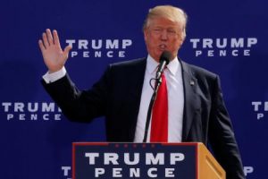 El candidato Trump amenaza al empresario Trump 