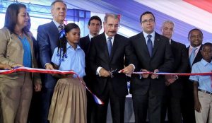 Presidente Medina inaugura escuela en SDN