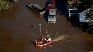Cientos de rescates tras inundaciones en Carolina del Norte