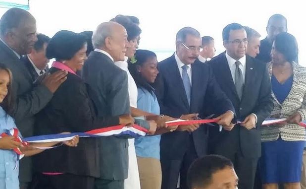 Presidente Medina deja inaugurada escuela en Sabana Yegua en Azua