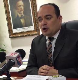 Colegio abogados califica de calumnioso declaratoria desacato contra presidente