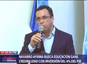 Navarro afirma busca Educación gane credibilidad con en inversión 4% del PIB