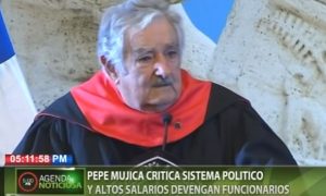 Pepe Mujica critica sistema político y altos salarios devengan funcionarios