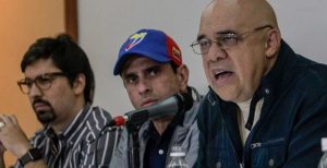 Prohíben salida del país a Henrique Capriles y a otros dirigentes de oposición
