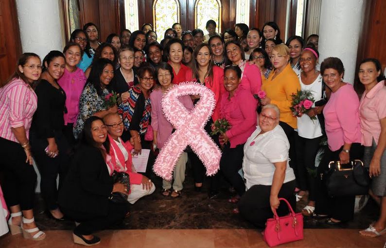 Diputada Karen Ricardo realiza encuentro sobre cáncer de mama con mujeres de SDE