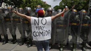 HRW pide presión internacional ante profunda crisis humanitaria en Venezuela