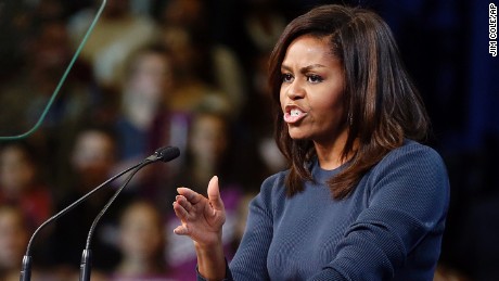 Michelle Obama urge a los estadounidenses a decir "basta" ante el "intolerable" trato de Trump hacia las mujeres