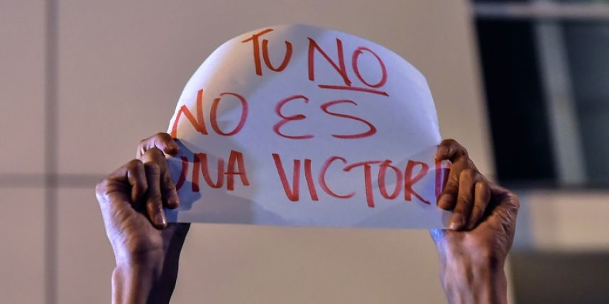 Hollande expresa "su apoyo total" a Santos tras rechazo al pacto con FARC