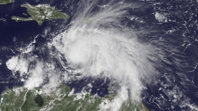 Matthew amenaza Jamaica y Haití como huracán de categoría 4
