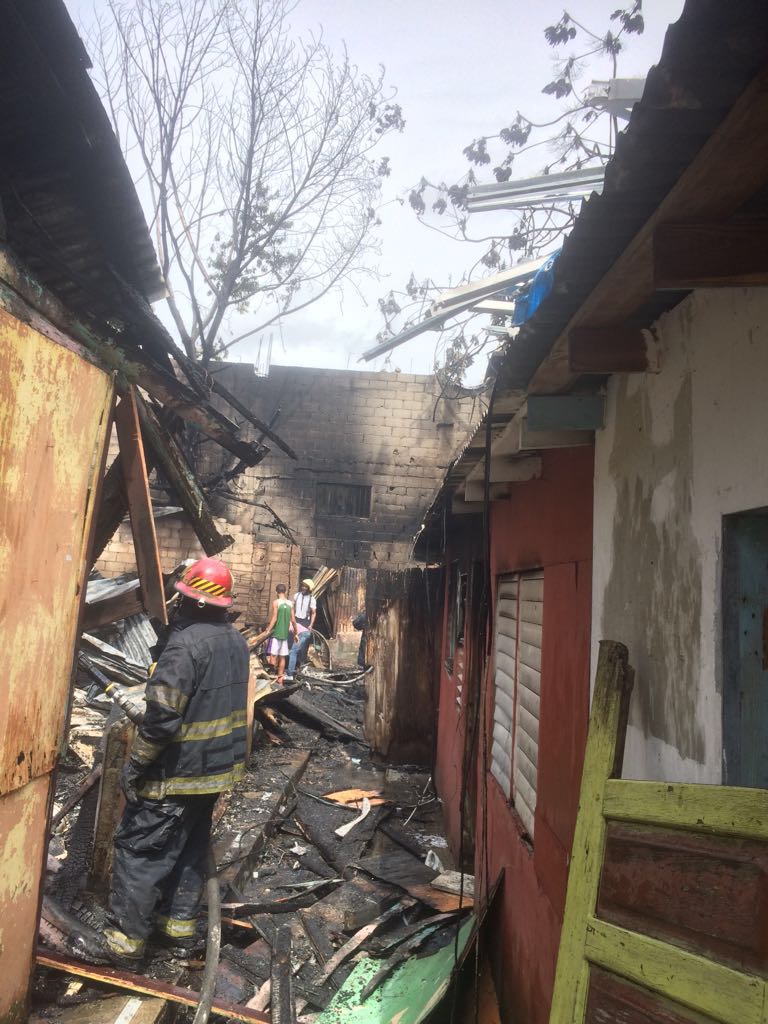 Incendio afecta viviendas en sector San Carlos de Distrito Nacional