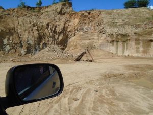 Medio Ambiente cierra mina de agregados en La Vega que operaba de manera ilegal
