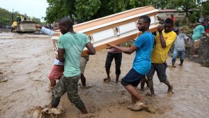 Suman más de 400 los muertos en Haití por huracán Matthew
