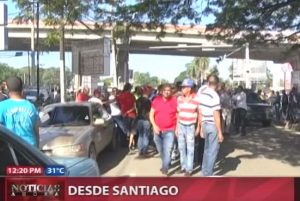 Choferes de Santiago protestan contra ampliación de ruta