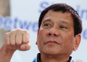 Presidente filipino dice que le gustaría masacrar a 3 millones de drogadictos