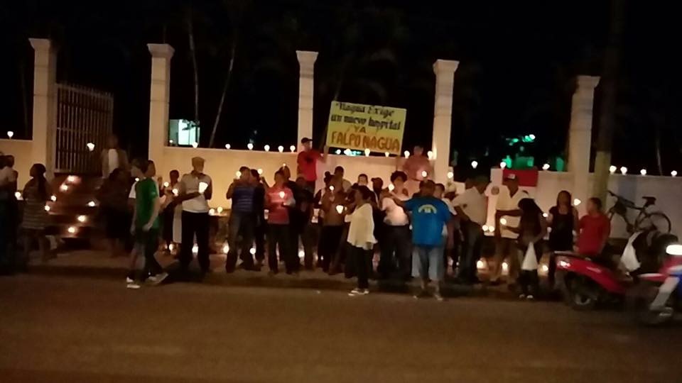 Comunitarios de Nagua realizan vigilia para que les construyan hospital
