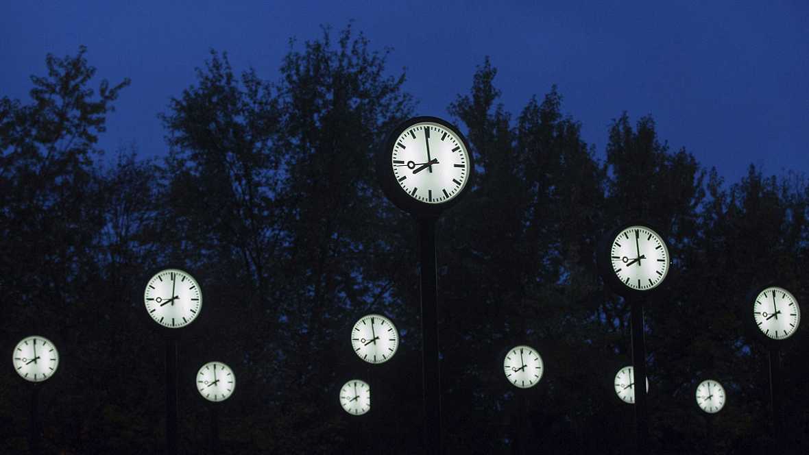 Los relojes se han atrasado una hora en España ;en pleno debate sobre el cambio de horario
