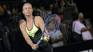 Sharapova regresa a las canchas de tenis en un partido benéfico