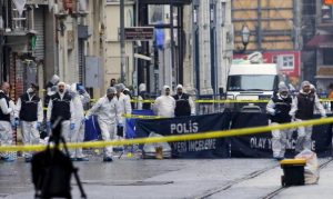 Unos kamikazes estallan y matan tres policías en Turquía