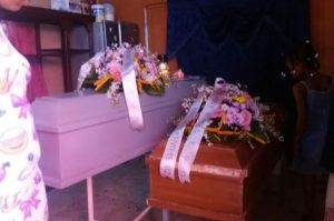 Sepultan niño muerto en derrumbe La Puya; velan niñas perecieron por alud en Capotillo