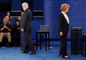 Trump y Clinton con estrategias distintas en la recta final