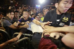 Miles protestan en Hong Kong contra intervención china 