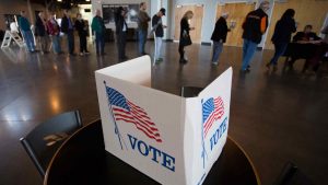 Abren los primeros centros de votación en las elecciones de Estados Unidos