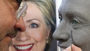 El museo de cera de París presentó la estatua de Hillary Clinton antes de tiempo