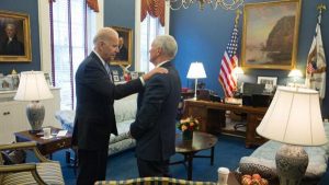 También Joe Biden y Mike Pence tuvieron una reunión para asegurar la transición