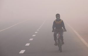 Cierran 1.700 colegios por polución en Delhi, la capital más contaminada