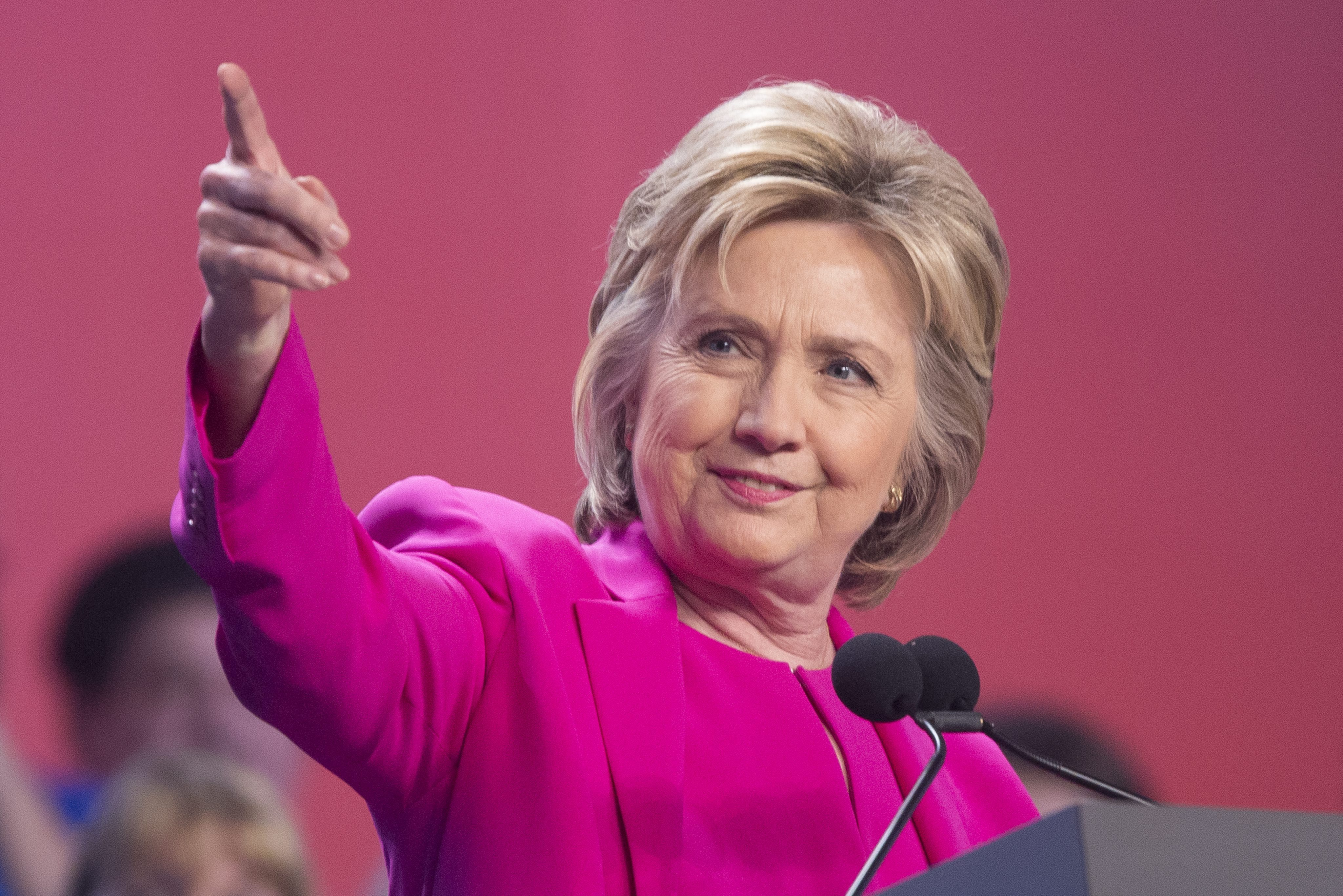 Hillary Clinton: "Mañana nos enfrentamos al examen de nuestro tiempo"