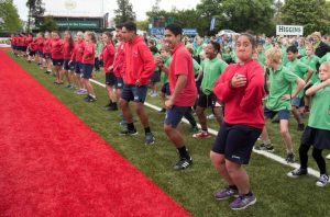 Unos 7.000 alumnos baten el récord mundial de 'haka' en Nueva Zelanda