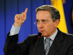 Álvaro Uribe pidió un plazo 