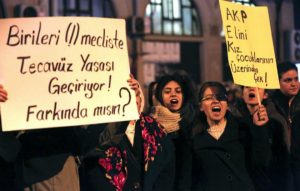 Turquía retira la polémica ley para perdonar a los violadores que se casen con sus víctimas