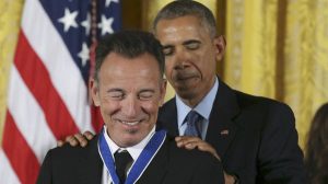 Obama condecora a Springsteen, De Niro y Jordan con el máximo honor civil de EE UU